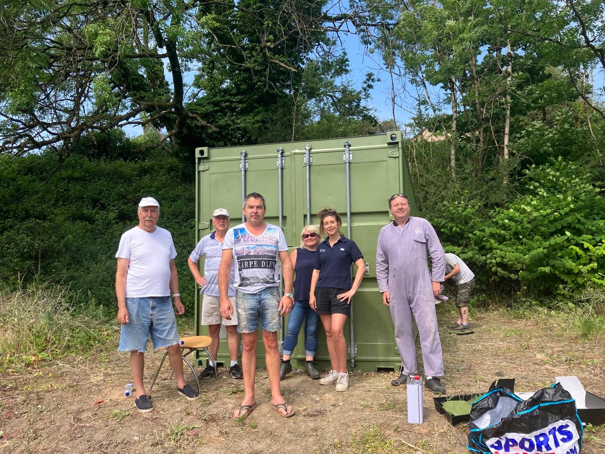 DwrCymru's tweet photo. We're proud to have supported @brynresidentsactiongroup in giving back to their community! Together, we painted a shipping container , now rocking a fresh shade of green for members of the group to use for much-needed storage. https://t.co/tplASA5BB8