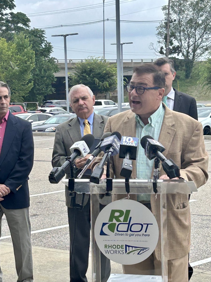 LIUNANewEngland's tweet photo. @RISpeaker recognizes and thanks "Our friends in the labor community...especially @LIUNA G.S.T. Michael F. Sabitoni and New England Regional Manager Dan Bianco. We could not have two better fine people to work with and be partner of government." said Speaker Shekarchi
#Route37 https://t.co/hqbGKZBm9z