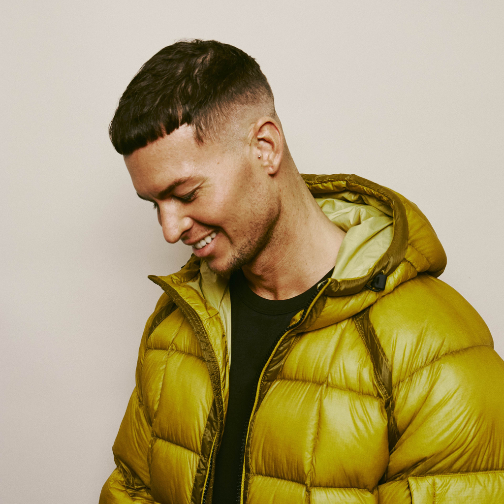officialcharts's tweet photo. 🥳 T.G.I.F. 🥳
Official Charts-appointed King of the Weekend™ Joel Corry (@JoelCorry) makes his Albums Chart debut with #AnotherFridayNight 🕺
Congrats, Joel!
https://t.co/gkDddFyqJI https://t.co/9c6SxsTOpr