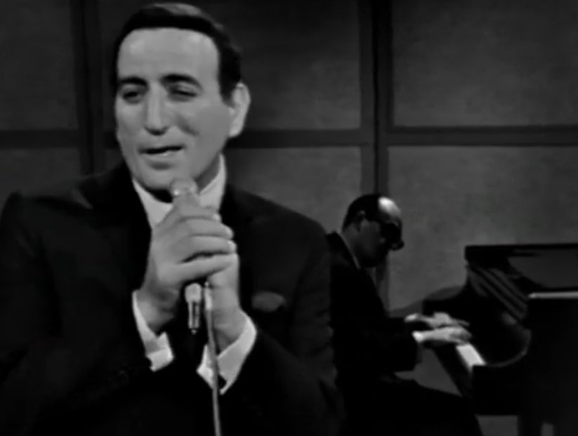Watch Tony Bennett sing “I Left My Heart in San Francisco” on Ed Sullivan Show, 1964:
m.youtube.com/watch?v=hT5VOn…