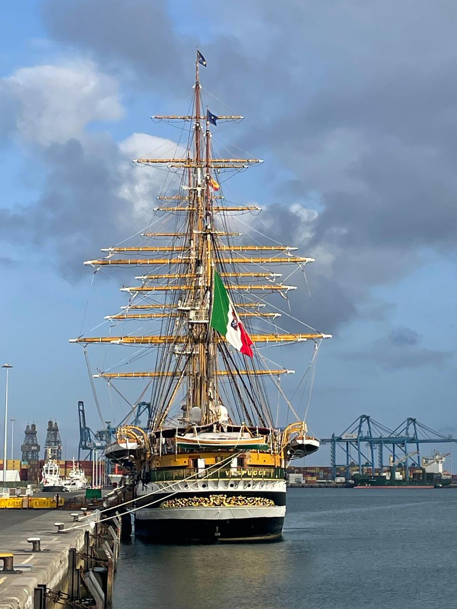 L'Ambasciata 🇮🇹 a Madrid ringrazia il Comandante dell'Amerigo Vespucci, Capitano di Vascello Luigi Romagnoli, e tutto l'equipaggio per l'accoglienza e la meravigliosa cornice delle tante iniziative di promozione integrata del sistema 🇮🇹 svoltesi in questi giorni. 
Buon vento ⚓