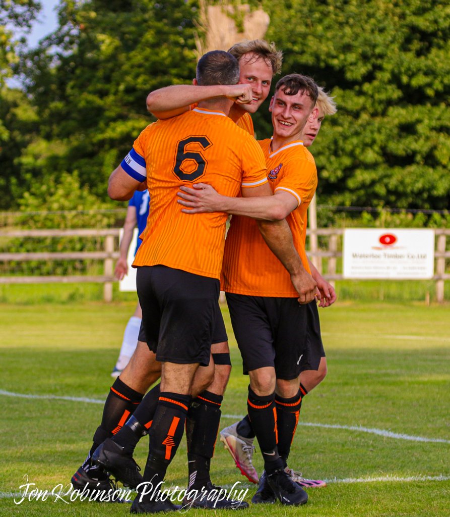 Rimyfc's tweet photo. MATCH REPORT: Excellent Rimington clinch draw with FC United #Pitchero
https://t.co/9MjhJpzUQN https://t.co/aoowSDZ1vn