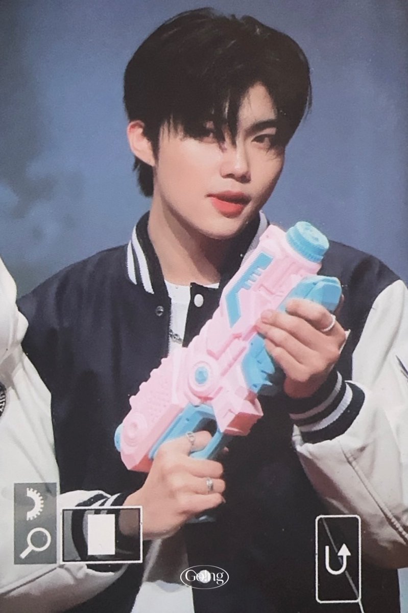 Going_0110's tweet image. 230721 헐…선배님…😵‍💫

#박건욱 #PARKGUNWOOK #ZB1 #ZEROBASEONE #제로베이스원 #제베원