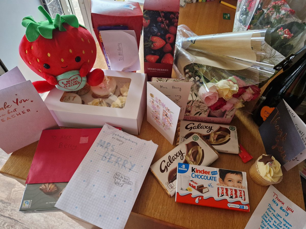 mrsberry94's tweet photo. Wow. Another year done. I am truly honoured.
I never knew I wanted to be a teacher... and yet it is definitely what I was meant to do.
See you all in September 💜
#lpa #lpaspirit #bestjobever #whereimmeanttobe https://t.co/XurMnQKOi7