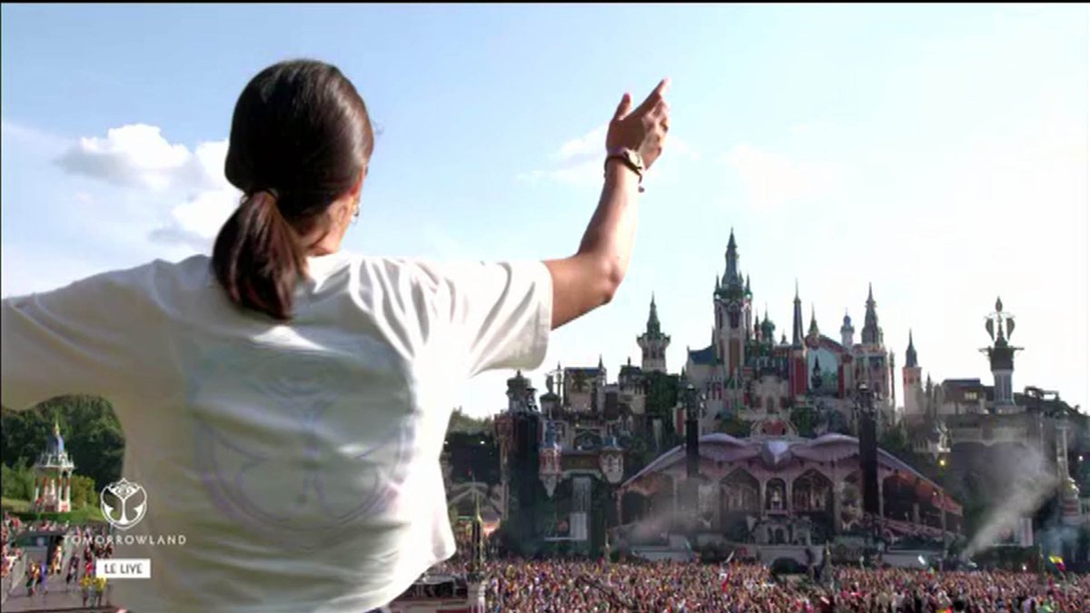 mvdbMedia's tweet photo. Festival #TOMORROWLAND2023 live te zien op de Waalse zender #PlugRTL https://t.co/UweH06EiM4