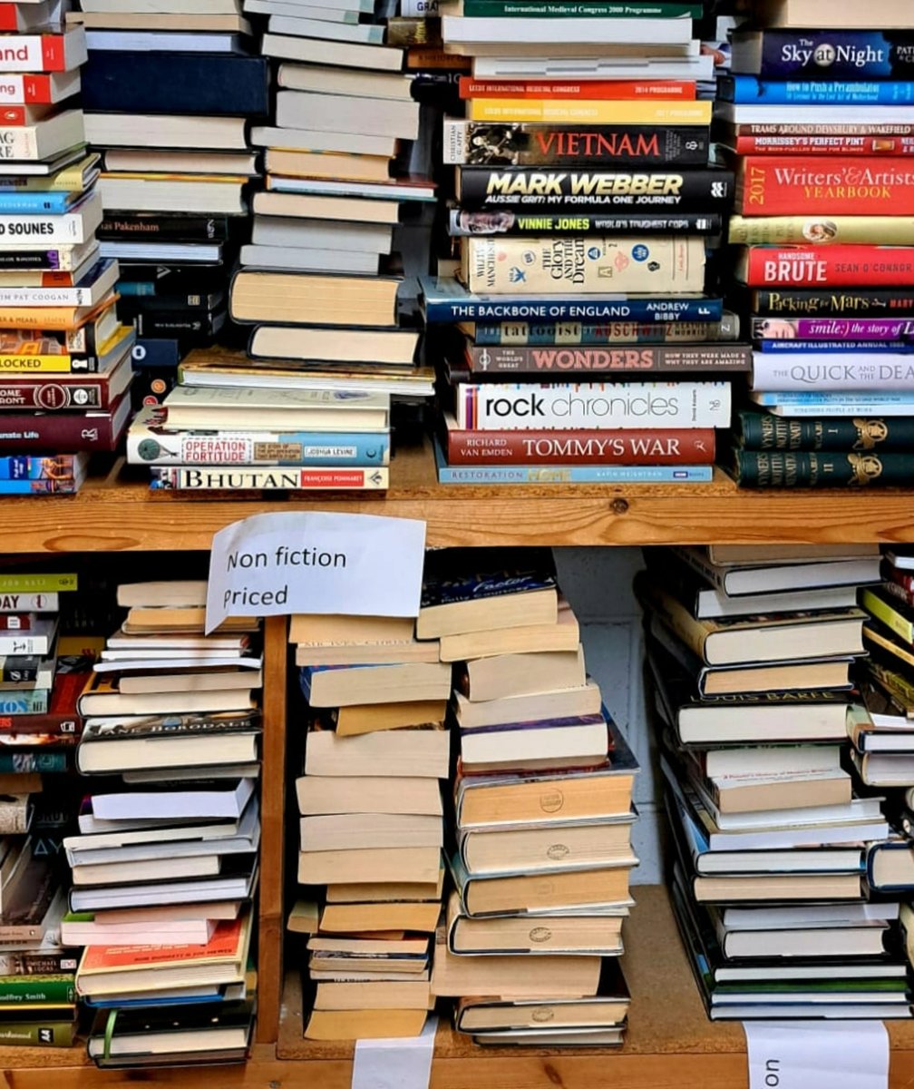 Got enough books? Of course you haven't! 

Get down to our book sale tomorrow from 10am and grab yourself a bargain!

Prices start from 50p!

theleedslibrary.org.uk/events/book-sa…