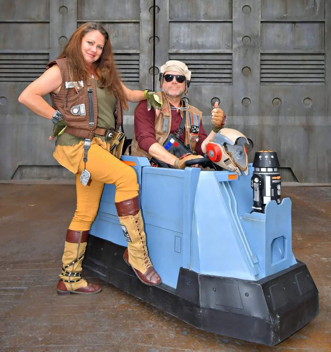 There is nothing like riding your fleet transport around the bright suns of Batuu...

#ferrixfriday #Batuuttitude #ACFT #tinyartcars #Disneyland #fringersfriday #galaxysedge #MagicKey #ecv #trikelife #DIYVIP