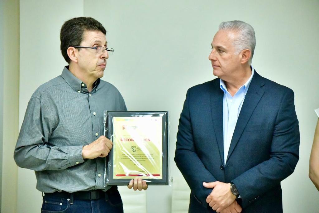 RomanCepeda's tweet photo. Nuestro agradecimiento por su compromiso y apoyo para esta gran labor en beneficio de la salud de la niñez en #MiQueridoTorreón❤️. ¡Muchas gracias! https://t.co/XZcFNcqtgS
