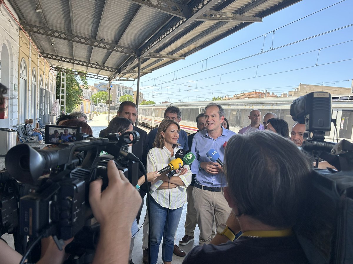 EbrePSC's tweet photo. La ministra de Transports, Mobilitat i Agenda Urbana, Raquel Sánchez, visita les Terres de l'Ebre en l'últim dia de campanya i reivindica les inversions fetes per l’Estat
#Endavant #Adelante #CatalunyaAvança https://t.co/b5LzWDzgGS