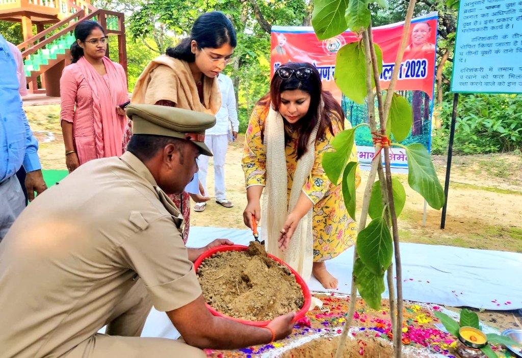 cdoamethi's tweet photo. आज DT 21.07.2023 को वृक्षारोपण जन आंदोलन 2023 कार्यक्रम के तहत शासन द्वारा नामित नोडल अधिकारी/सचिव महिला एवं बाल विकास विभाग श्रीमती अनामिका सिंह जी द्वारा खेल मैदान मंगरौरा व कादूनाला वेटलैण्ड संरक्षण एवं इको पर्यटन स्थल पौधारोपण कर पर्यावरण संरक्षण का संदेश जन सामान्य को दिया। https://t.co/F6QQRJdhG9