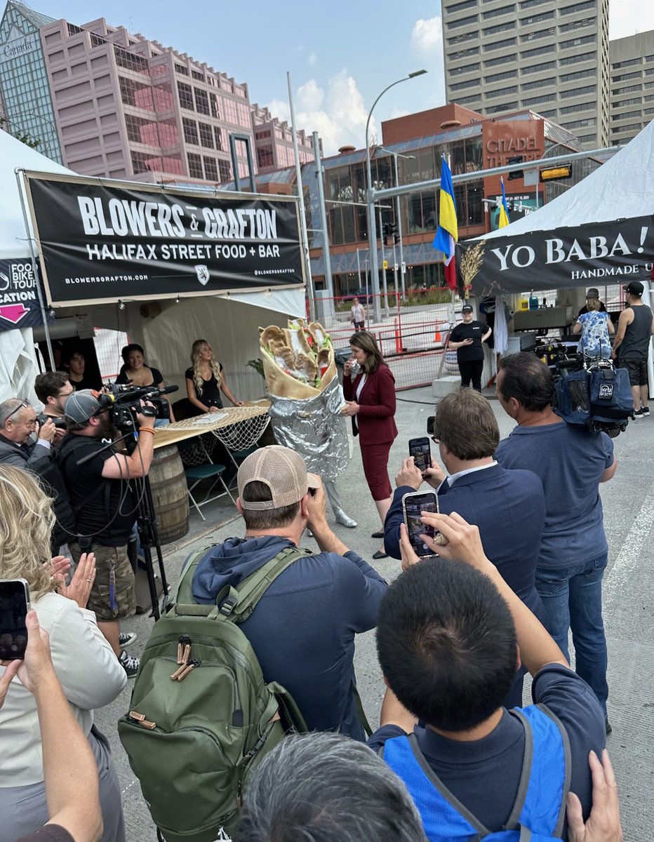 The Donair costume knows where it belongs! 💥Are you #teamblowersgrafton ? 

Cast your vote: ⬇️
✅ Hell Yeah
👎🏻 I don’t like Donairs

📸taken outside our booth @tasteofedm - stop by for a true East Coast Donair!

#donair #donaircostume #abgov #ableg #blowersgrafton #wisedonair