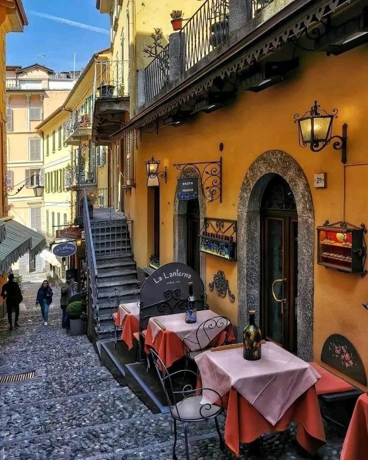 Muy buenos días amigos!
 
Felíz viernes! ☀️🍹🌴
 
Abrazos, sonrisas y un muy buen día para todos. 
 
Bellagio, Italia ❤️🇮🇹❤️
 
📷 @sertumor