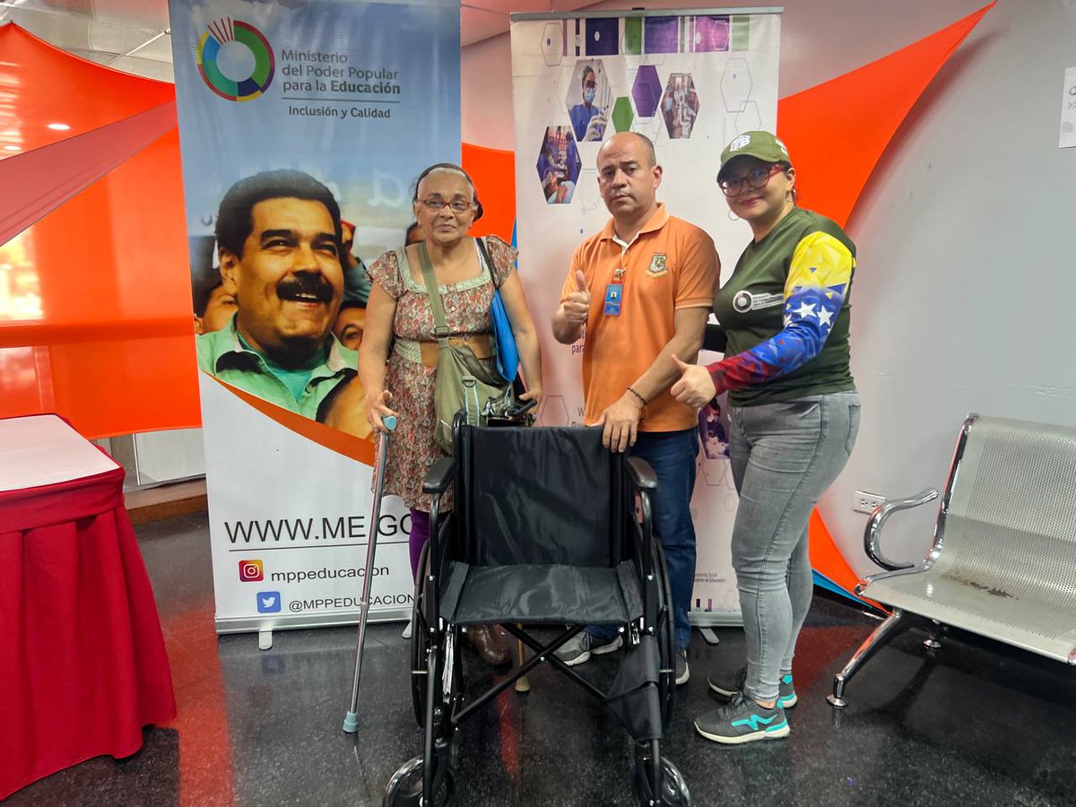 _LaAvanzadora's tweet photo. ¡Una labor de amor del Pdte. @NicolasMaduro! 

Atención médica integral a nuestros jubilados en la sede del @MPPEDUCACION.

También captamos pacientes para el Plan Quirúrgico General y Oftalmológico. Priorizamos la salud y bienestar del magisterio.

@MPPEDUCACION 
@IpasmeOficial https://t.co/jrhRI8EyGe