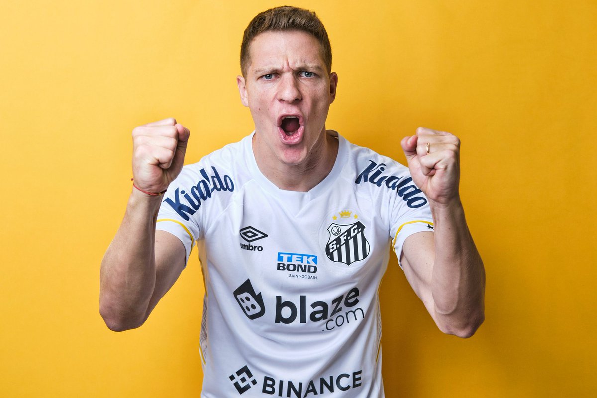 TVCDeportes's tweet photo. YA PORTA LOS COLORES 

Julio Furch fue presentado esta mañana con el @SantosFC y firmó un contrato por dos años con los brasileños.

Imágenes no aptas para Atlistas

#SantosFC #JulioFurch https://t.co/YtHS6elSrP
