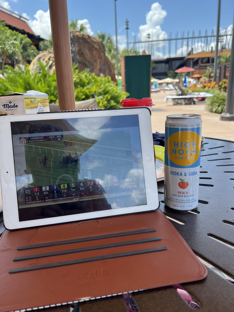 bobbykeip's tweet photo. @stoolpresidente high noon Polynesian pool side….post time 45 mins. https://t.co/forE2q4rUu