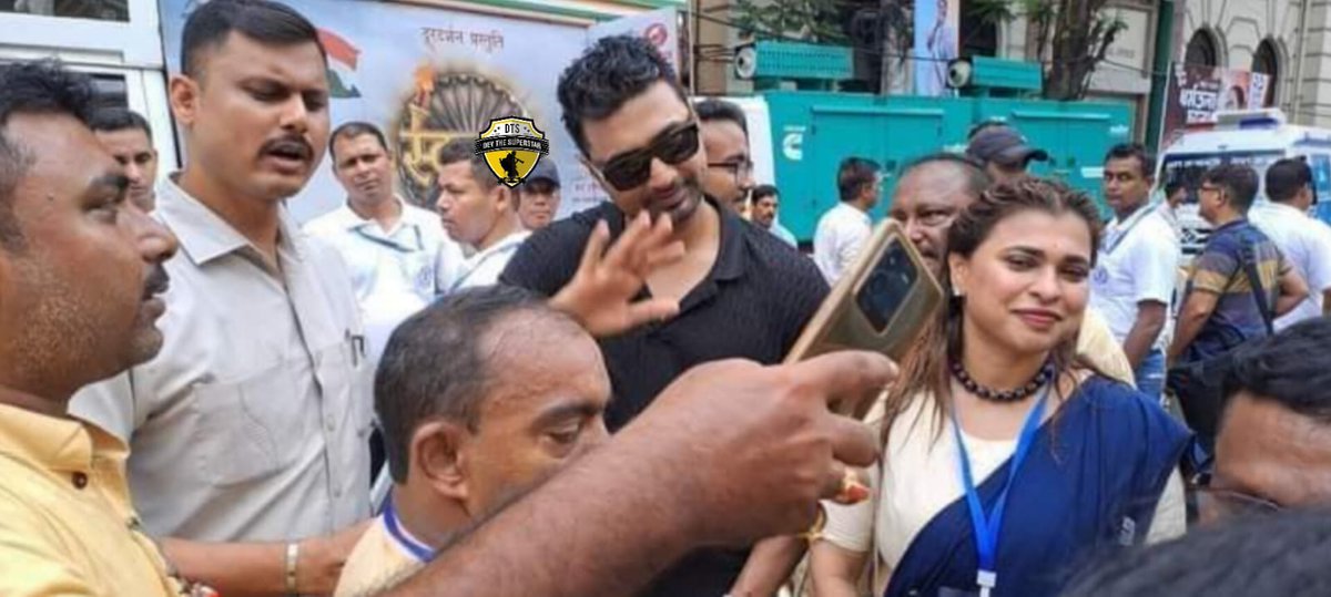 TeamDevFC's tweet photo. ২১ শে জুলাই ২০২৩ ❤️
#Dev #Tollywood #Superstar
@idevadhikari https://t.co/5MMbXpYDoc
