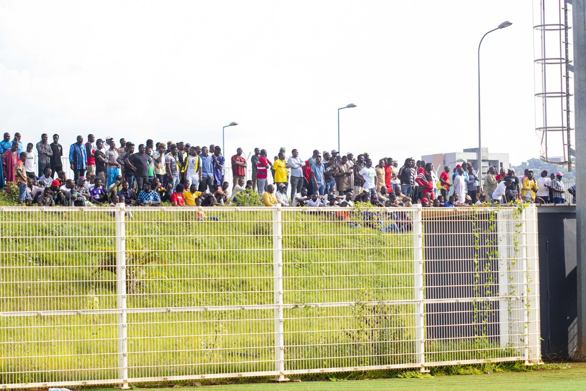 FecafootOfficie's tweet photo. #InterpoulesYaounde2023
⚽️🔥 #MatchDay
Du beau monde dans les gradins aujourd’hui.
📅 21/07/2023
🏟️ Annexe B du stade Olembe
#DAY3
#PouleA https://t.co/AEpWAKLzRl