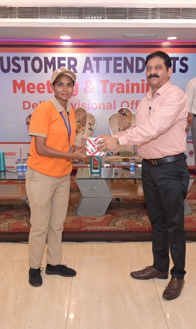 iocl_do's tweet photo. Appreciating the efforts of our Retail Warriors, Today Best Performing Customer Attendants of Delhi DO were felicitated for their exceptional performances !
#NationsFirst
#HumeshaOpen
#PehleIndianPhirOil
@ChairmanIOCL @DirMktg_iocl @ManojGu10100891 https://t.co/B1nDeJYodv