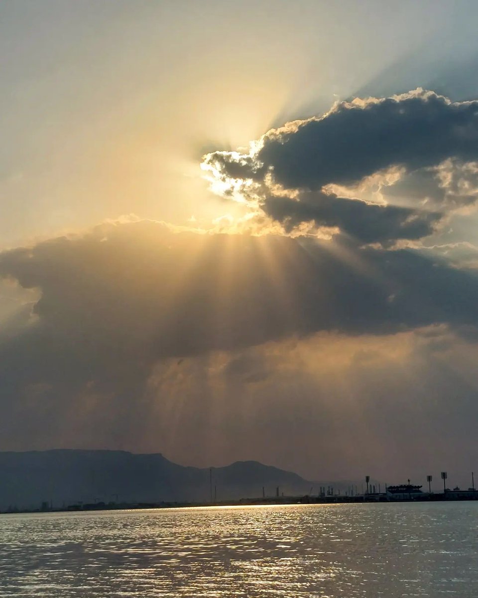 suez_egypt2023's tweet photo. غروب مميز من السويس بلدنا 💙 https://t.co/j5QRq59TDR