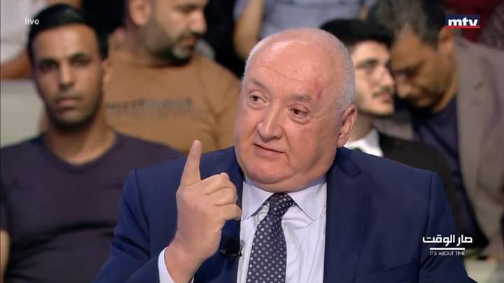 يا ليت كل اللبنانيين يفعلون كما فعل هذا الرجل لكان لبنان الأن يُدار من قبل أبنائه وليس من قبل مرتزقة الأسد وإيران

سيمون أبو فاضل رجل شجاع
#صار_الوقت