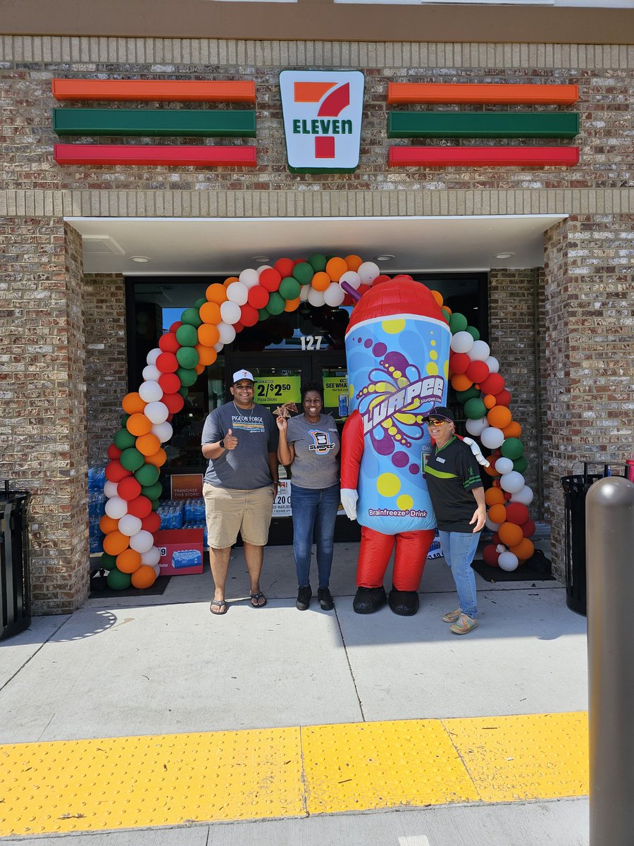 RoxStar34's tweet photo. Shout out to #CarolinaForest711 for an Amazing Grand Opening!! Come Say Hi to Vonda &amp; the Fun Team she has here! 
Don't forget to enter the raffle &amp; pick up some freebies from the vendors!
#SupportYourLocal711
@drpepper
@GhostLifestyle 
@PepsiStarry
@7eleven 
@ShiftingSoul https://t.co/gB39e9JgEn