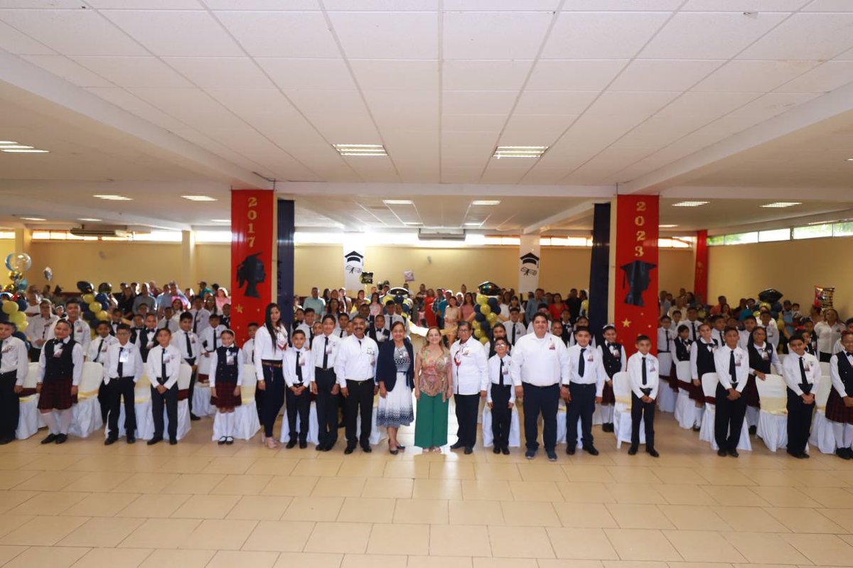 RossyLuque4T's tweet photo. Quiero felicitar a los estudiantes de la Escuela Primaria Juana de Asbaje y Ramírez por su graduación, a la cual asistí en representación de mi esposo Armando Martínez Manríquez, ambos los reconocemos por su esfuerzo y dedicación al terminar esta meta con gran éxito🎓✨ https://t.co/KhLMshYgHf