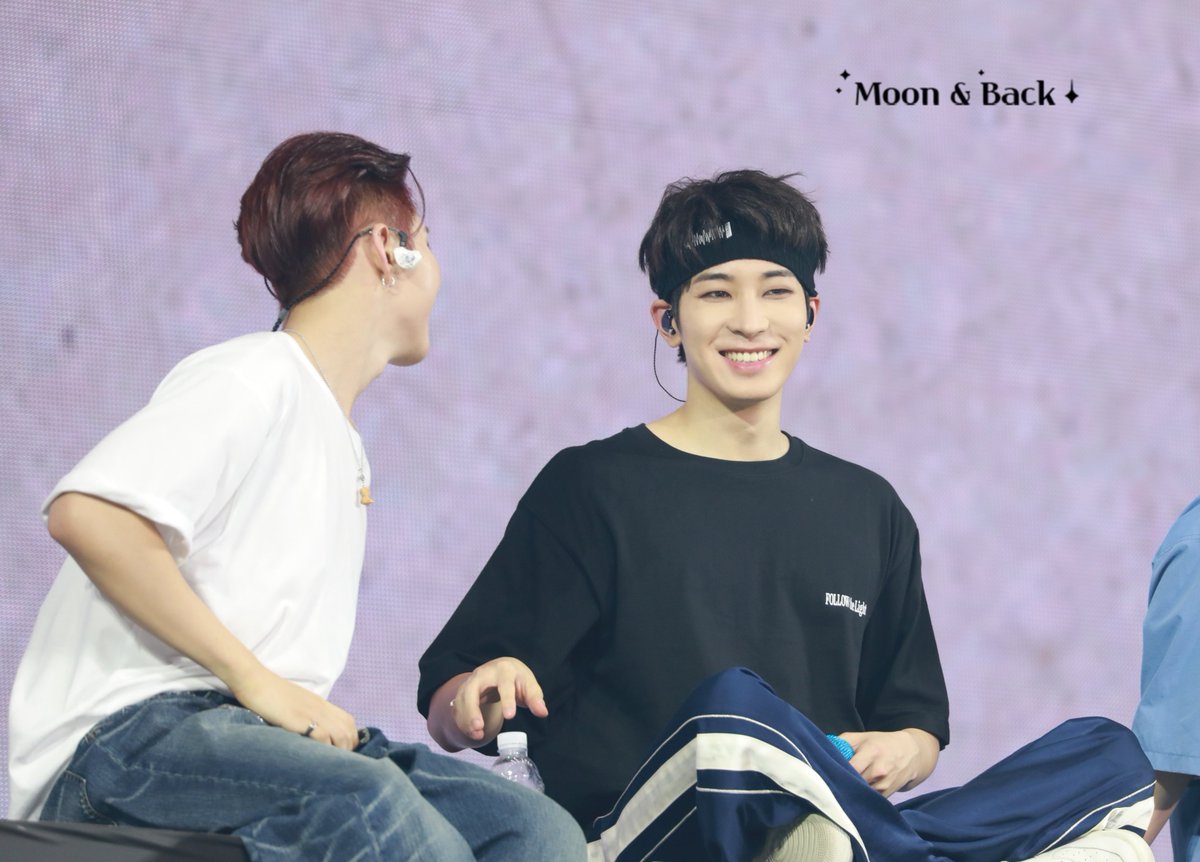 moon_back_0615's tweet photo. 230721 FOLLOW CONCERT 프리뷰

무슨얘기 하는거야 궁금행🩷🩵

#호시 #세븐틴 #HOSHI #SEVENTEEN  #ホシ https://t.co/lrQadzpmU8