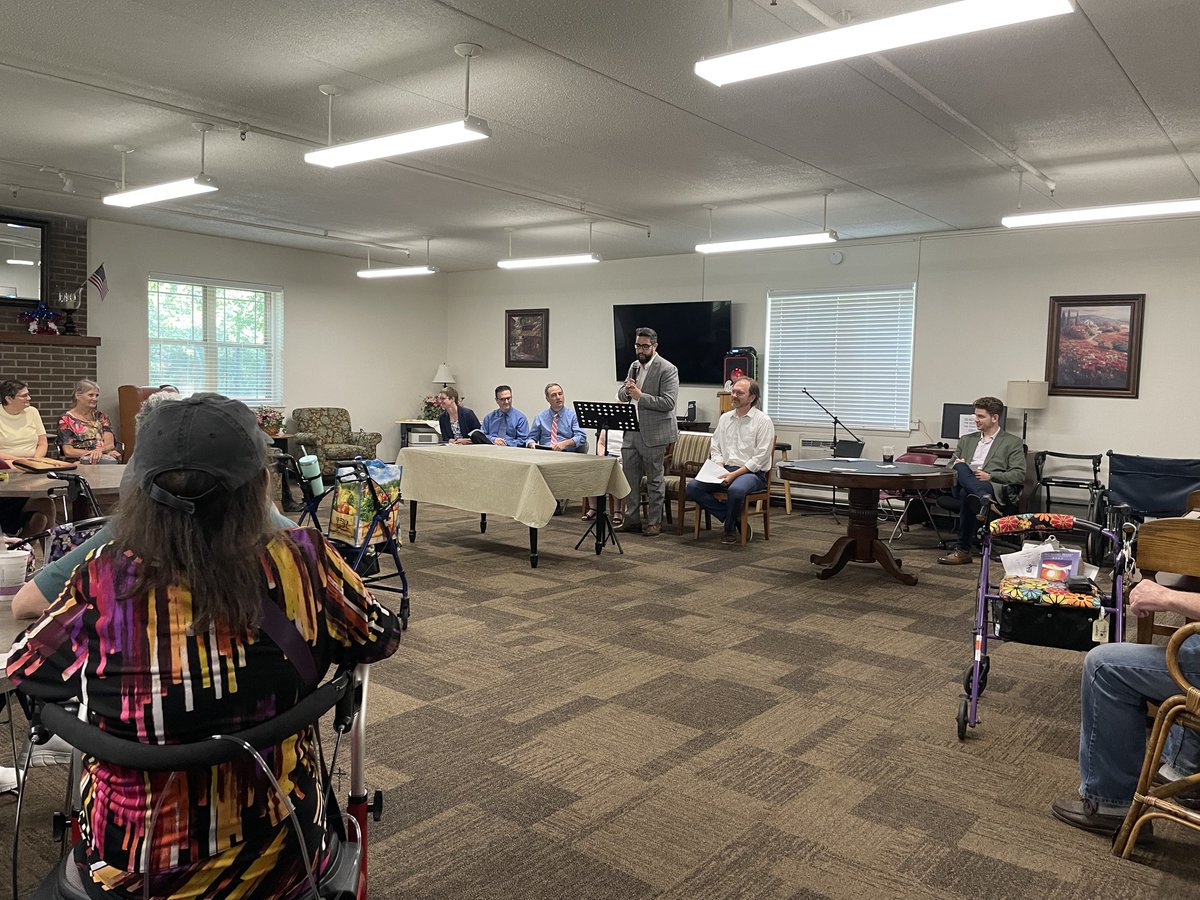 JonRivera149's tweet photo. Residents of Bethel Estates in Hamburg reached out about the possibility of adding a bus stop on Southwestern Blvd. between South Park Ave. and Buckingham Lane, and our office was able to pull together a meeting between residents and @NFTAMetro. https://t.co/EK0w25MN7H