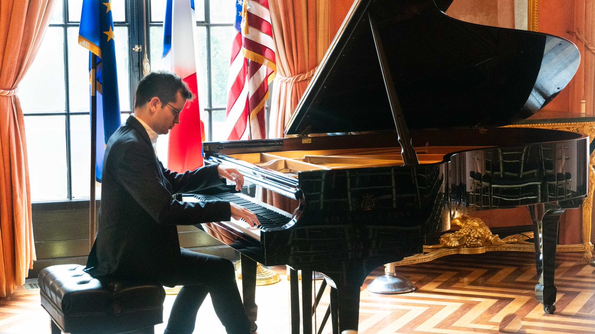 JeremieRobertCG's tweet photo. Wonderful to see these two young French talents perform at the Consulate this week. Pierre-Marie Gasnier &amp; @RodolpheMenguy received scholarships from @FrAmPiano to attend competitions and festivals in the United States. What a great opportunity for them! https://t.co/yaiqCfvm3w