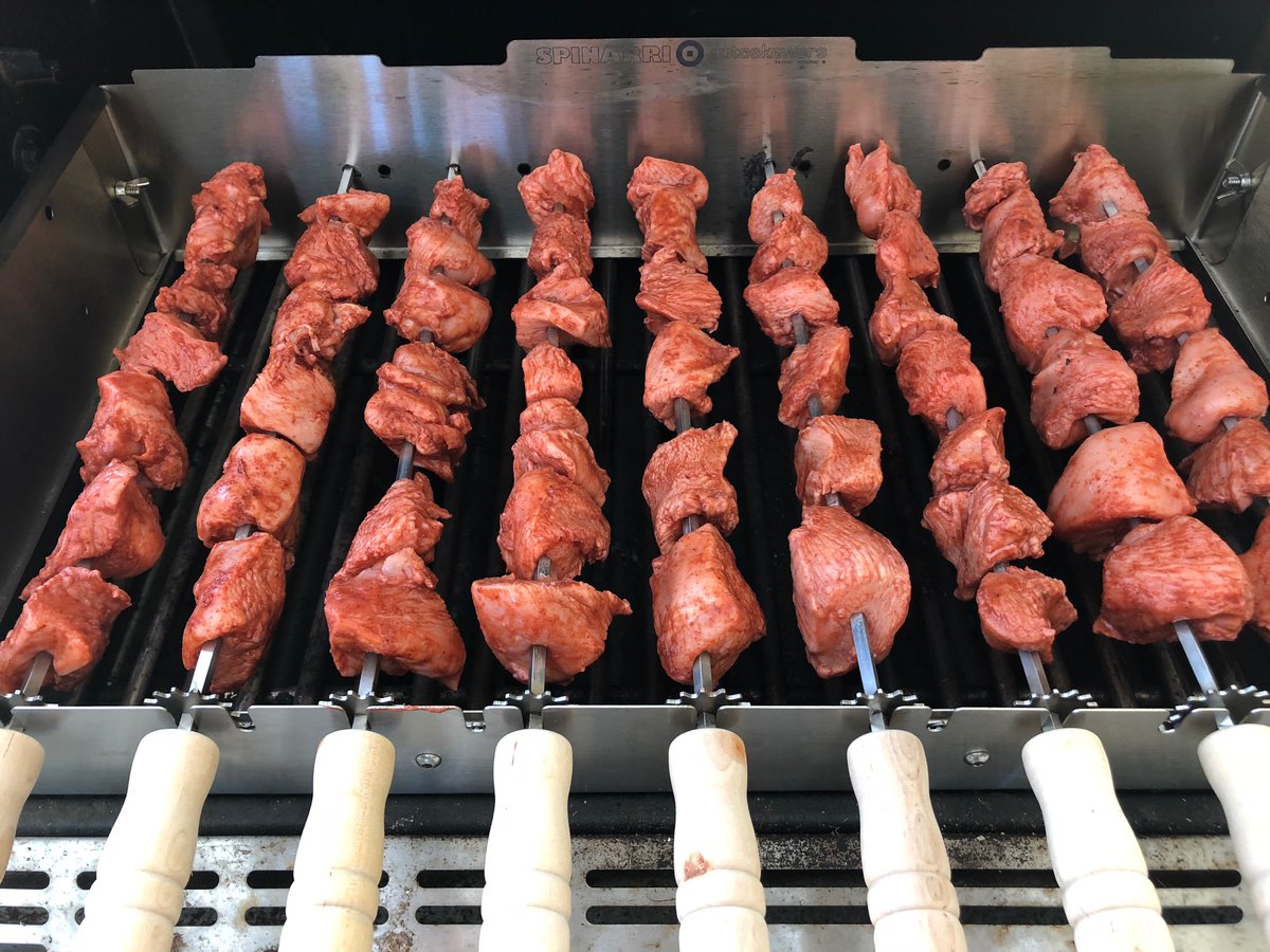 spinarri's tweet photo. Some delicious and juicy marinated Greek kondosouvla on the BBQ grill. So easy, just set https://t.co/unp3gvkWVx on your grill.
.
#kontosouvli #cyprus #cypriot #FridayVibes #weekend #foukou #skewers #dinner #fun #FridayFeeling #lunch #foodie #party #grilling #GrillingandChilling https://t.co/Njnc4EYEIe