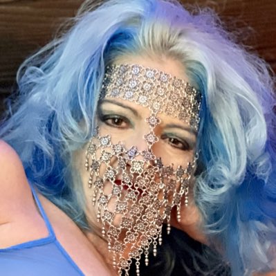 Anise Willow’s pics and videos