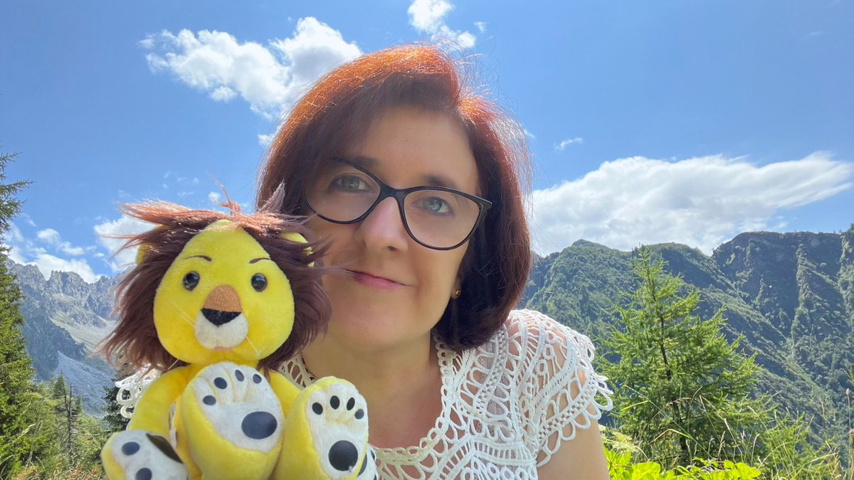 EvergreenAngel_'s tweet photo. @CHLionRagbaby べべちゃん with me to  Italian mountains 😊 かわいいですね？　🥰　#holidays #Italy #べべちゃん https://t.co/D4XZBteLzS