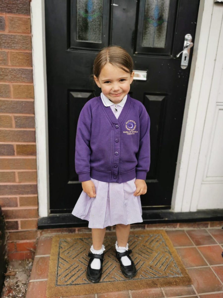 GemmaPerryBark1's tweet photo. First day verses last day of reception! Thank you for a super year @OPALG_RHO2223 @OPA_LG Robyn has loved all the learning challenges this year and what a lovely ending with the graduation ceremony! 👩‍🎓🎓🥳🎉 Bring on year one! 👩‍🏫 📚 https://t.co/0D5y0sJKqc