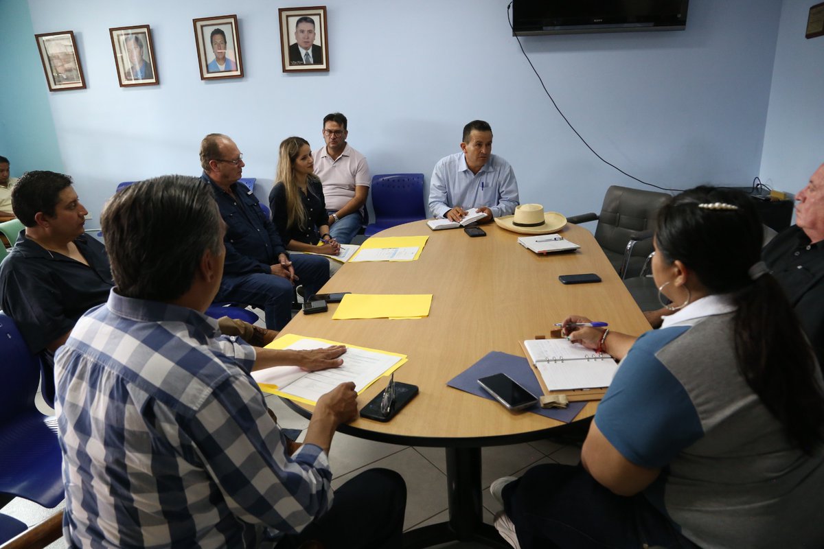 diegosalgadorib's tweet photo. #IESSenTerritorio | Nos reunimos con las autoridades y los ciudadanos de varios cantones del noroccidente de Pichincha para el bienestar de nuestros afiliados y usuarios del @IESSec.

#IESSaTuServicio.🙌 https://t.co/9Wd89kYgmB