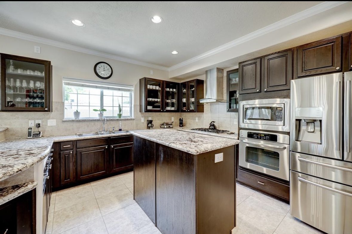 broker_jenny's tweet image. Beauty is Never just “Skin-Deep”…🥂💦🔥
#springbranchhouston
#houseexpert

#bellairetx #luxuryliving #luxuryhomes #jwangproperties #westuniversity #westuniversityhouston 
#jwangmedia #brokerjenny #jennywangauthor #jennywanghouston #alliancesofsuperstars #sellinghouston