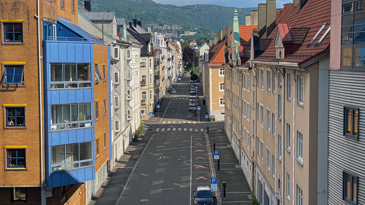 Street view 

#photography #landscapephotography #cityphotography #streetphotography #buildingphotography #urbanphotography #travelphotography #landscape #cityscape #bergen #bergennorway🇳🇴 #norway #norwaytravel #street #streetview #buildings #colourfulbuildings #houses
