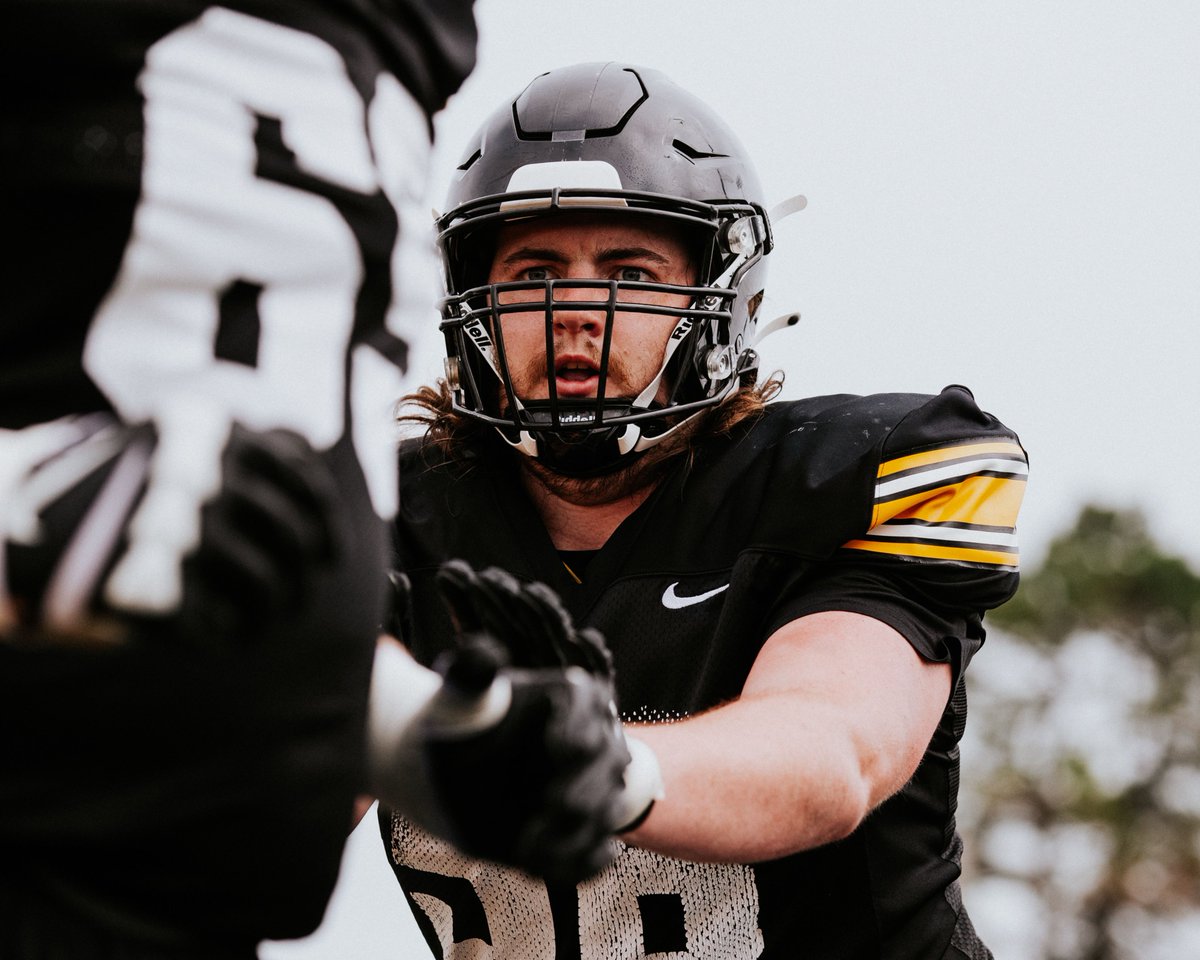 LegacyHawks's tweet photo. Happy Birthday to Taylor Fox! (@TAYLORFOXINSOX) Enjoy your day. Go Hawks! #LegacyHawk https://t.co/atTrcw1ry4