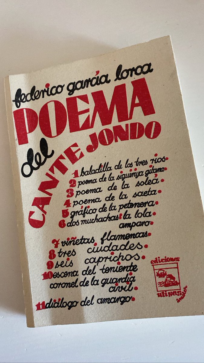 bueno yo después de leerme este libro solo puedo pensar 2 cosas: 1, lo poquito que me habría costado aprenderme los ríos de españa si me los hubieran contado a través de un poema y 2, no se puede ir del despeñaperros pa abajo sin saber lo que es el cante jondo. dentro hilo :)))