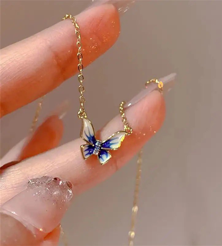 gorgeous butterfly necklace 🦋