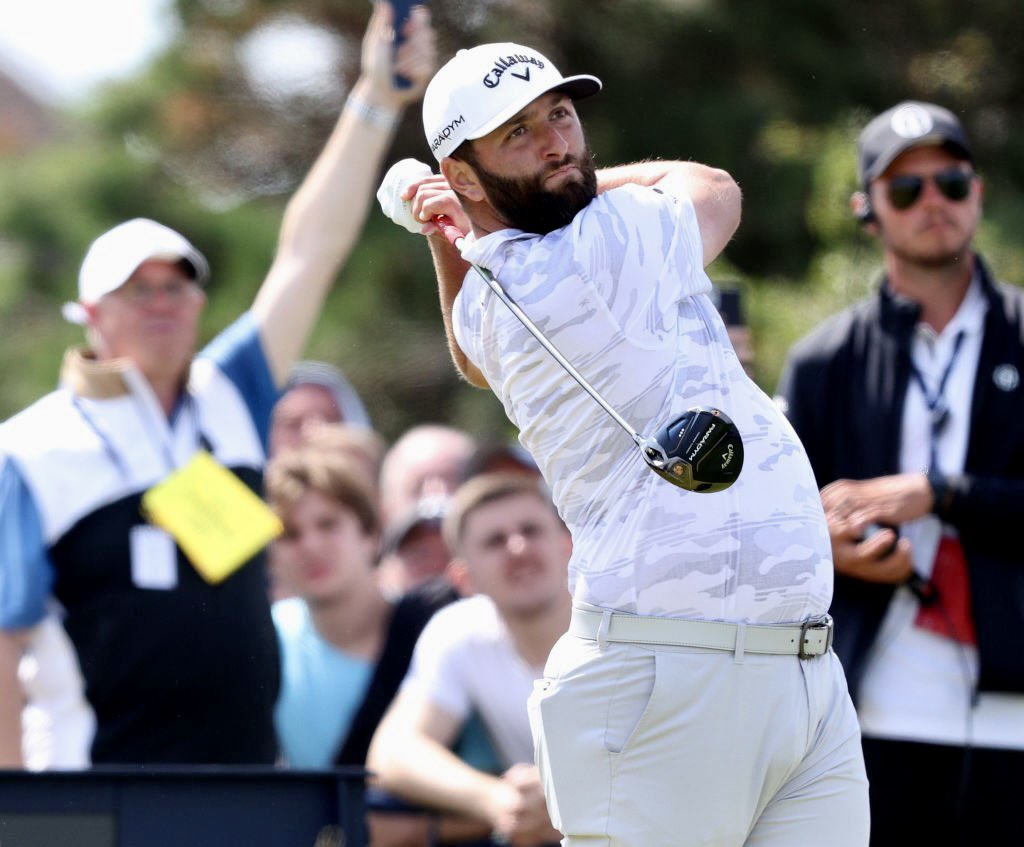 🚨 PGAPappas The Open Championship GIVEAWAY 3 🚨 🔥 Jon Rahm TravisMathew Beachside Stealth Polo and Open to Close Pants Choose any from Tournament Collection here: travismathew.com/TM/Golf/c/0501 👀 #TheOpen 🏆 (2 Winners) To enter: ✅ Retweet ✅ Follow @PGAPappas and @TRAVISMATHEW