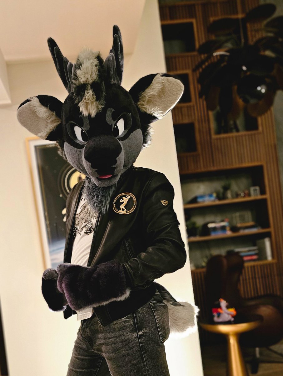 Hello, world, it's my very first #FursuitFriday! My name is Cliff, let's go to hell together