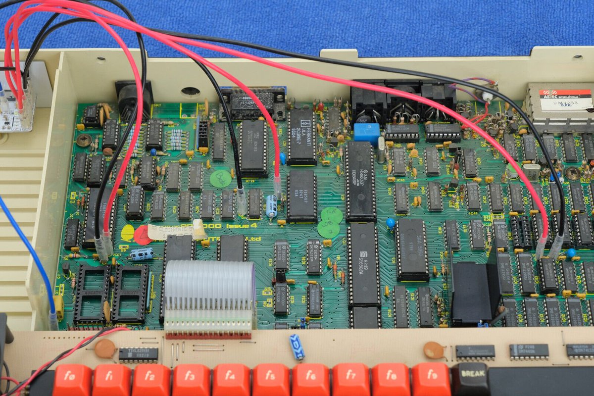 willeastcott's tweet image. WTF? You can replace the #BBCMicro power supply with a USB-C socket! 😂
ebay.co.uk/itm/3643562128…