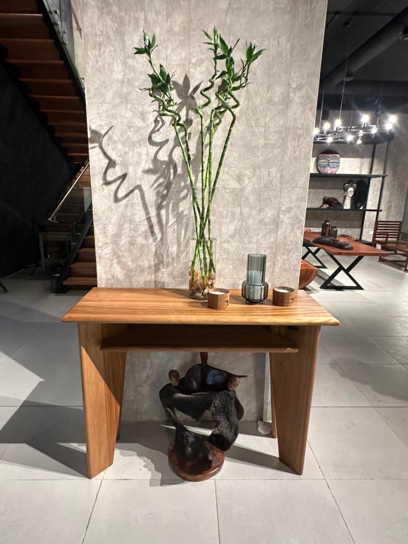 Honorée d’avoir pris part ce jour, à la cérémonie d’inauguration du #showroom Akiba Furniture Gabon, un des symboles de la valorisation du #bois #gabon-ais.