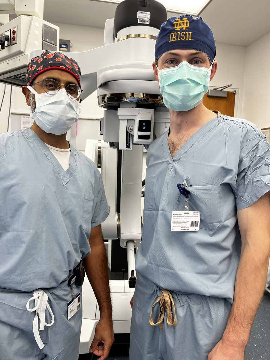 We got one more on board @CorewellHealth Super pumped to proctor rising star @Uro_gadz on his first @IntuitiveSurg single port case. He crushed it!!!! So happy to be able to disseminate this technology to our patients