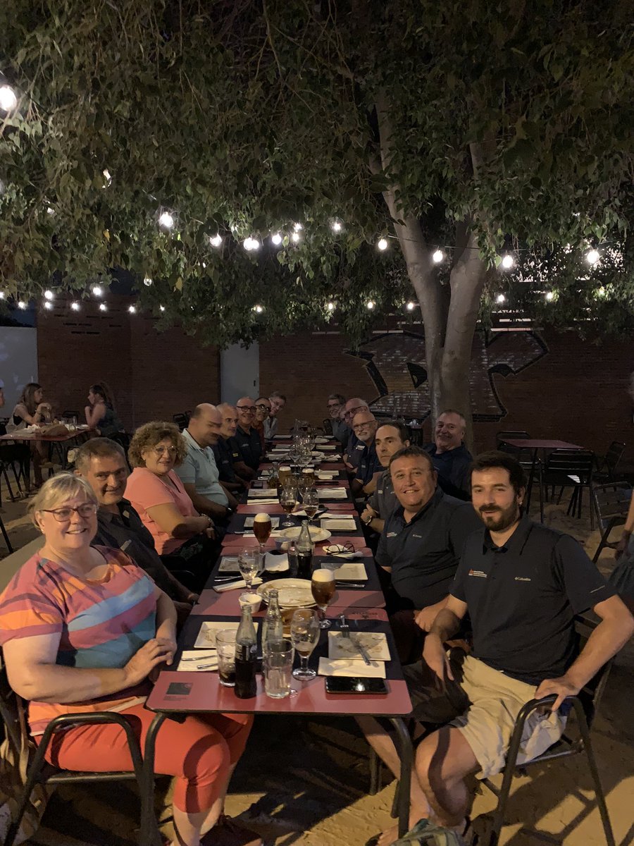 PolloRoses's tweet photo. Consell general de la @FEEC_cat i sopar d’estiu amb els veguers i vegueres d’arreu de Catalunya, que tingueu un molt bon estiu i ens retrobem al setembre! 😘
#SomEntitats #RegioII
#ExcursionismeCatala https://t.co/WHQHhZU846
