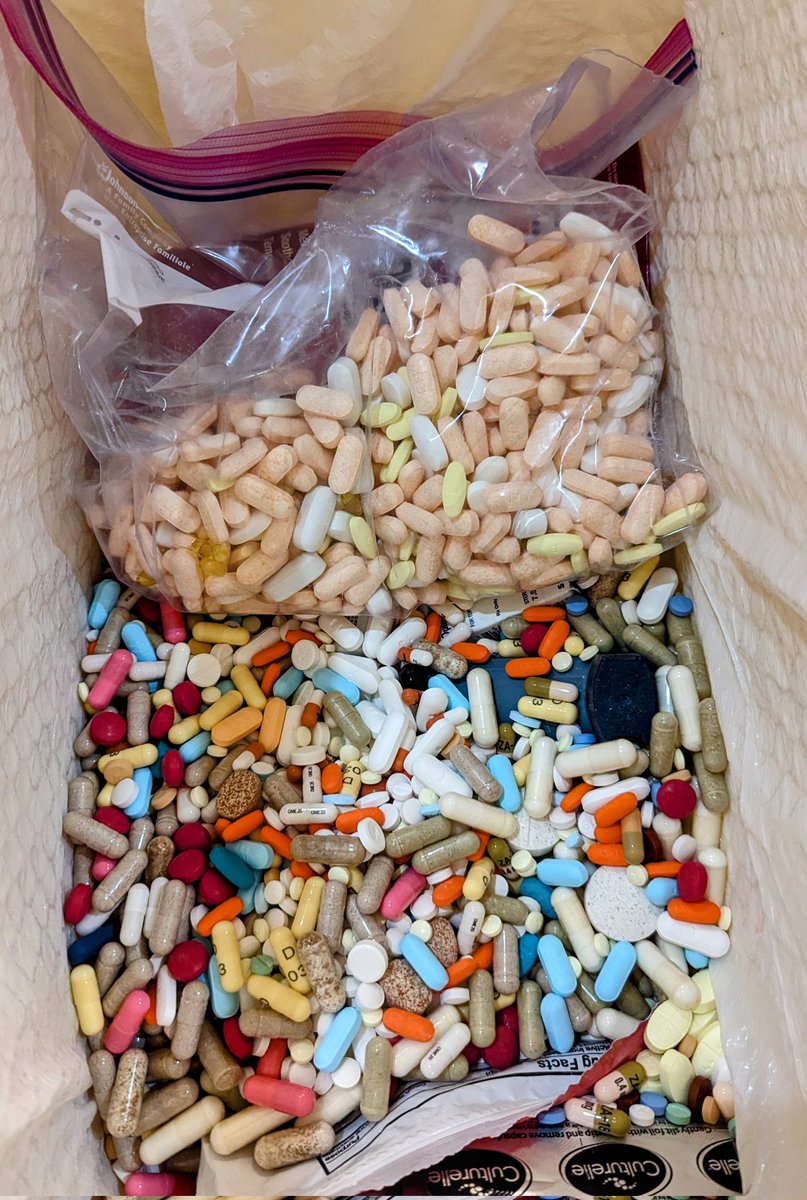 SgtChrisWall's tweet photo. Yesterday, we held our 5th annual Drug Take Back event @ Heritage of Miami Bluffs. Organizer Joanne Janzaruk and I are amazed @ yesterday's response. This year, we collected a record 32 pounds!!!! WOW!!!!!
#HTPD #communitypolicing #guardianheart #leadership https://t.co/kx1mpbRD5q