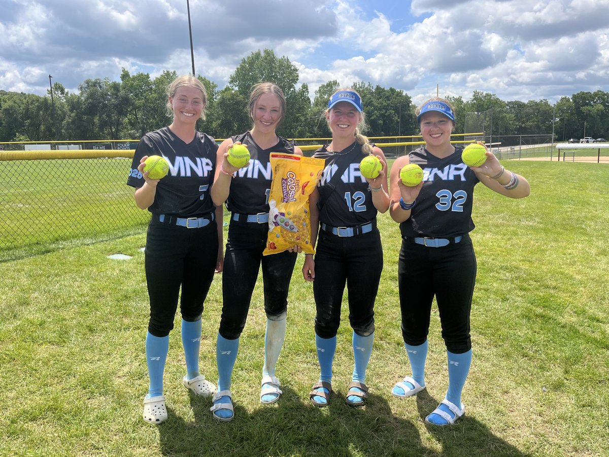 That’s 5, yes 5️⃣ home runs in MNR 16u’s game this morning against the Originals, of Missouri. Good thing the girls had their “colossal crunch” this morning! 💪🏻🥎💣 We continue our bracket play at 5:30pm today! #MNR #bombs #colossalcrunch ⁦<a href="/IHartFastpitch/">I❤️Fastpitch</a>⁩ ⁦