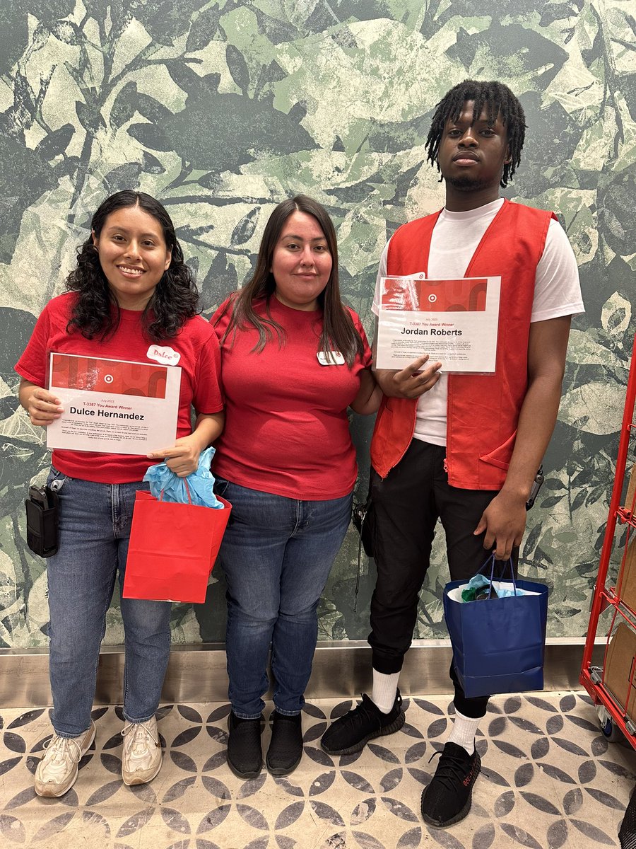 Jaslyn_007's tweet photo. Congratulations to our closing experts Dulce &amp; Jordan on receiving  the July YOU Award 🎉🎉🎉🎉 https://t.co/xgMnnAxeM8