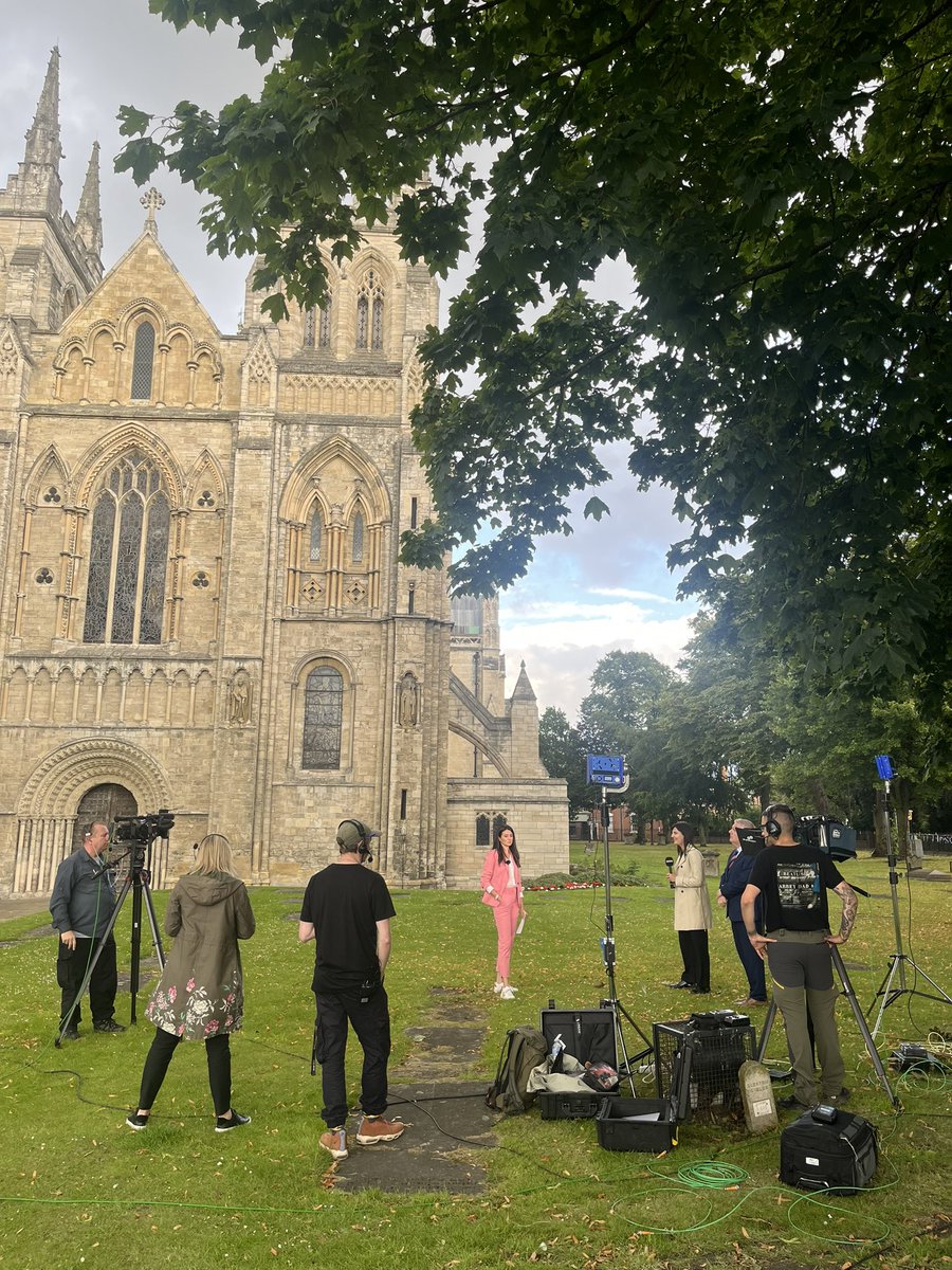zoetoase's tweet photo. Not everyday we get to climb the roof of an Abbey! Selby and Ainsty by-election ✅ https://t.co/q7mG7QX7Qy