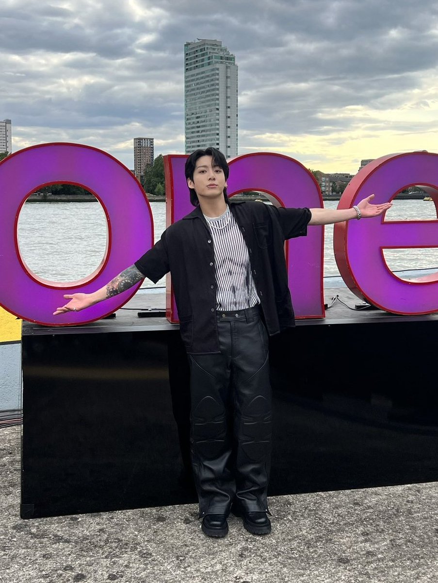 بیاین برای پسر قشنگم ریپ و ریت کنین :

#Seven100MOnSpotify
SEVEN 100M ON SPOTIFY 
SEVEN RULING THE CHARTS 
JUNGKOOK RECORD BREAKER 
SEVEN FASTEST SONG TO REACH 100M